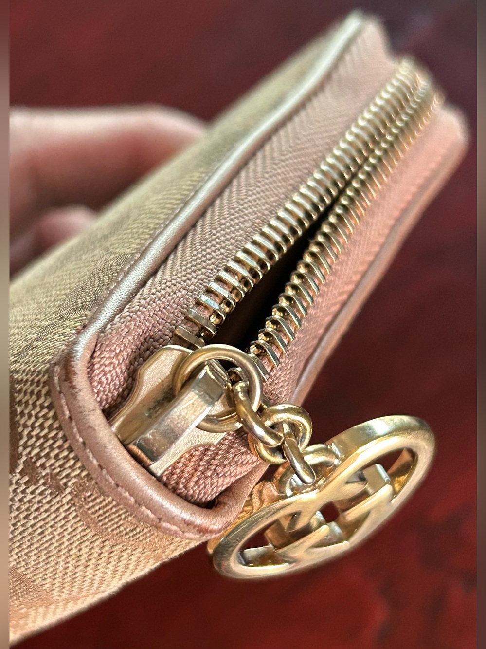 Gucci Pink GG Supreme Zip Wallet with Gold Charm, Authentic - Picture 4 of 15